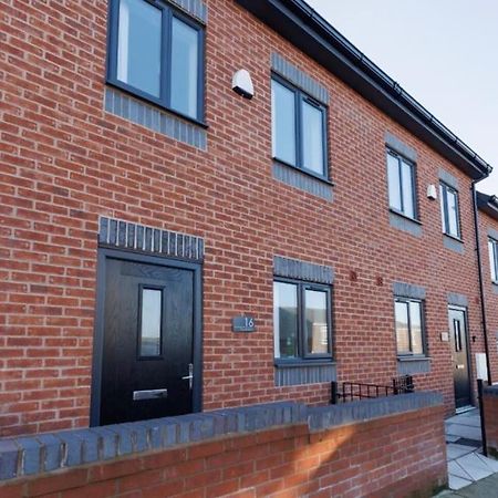 Luxury 3-Bedroom, 2-Bathroom Home Sleeps 7 People Liverpool Bagian luar foto