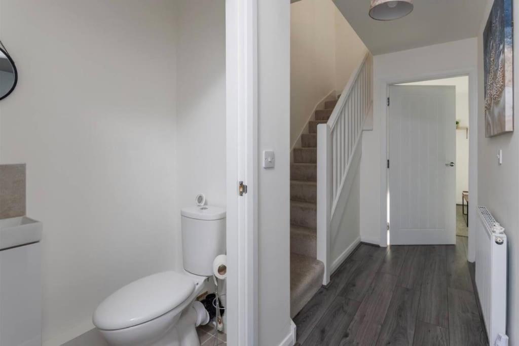 Luxury 3-Bedroom, 2-Bathroom Home Sleeps 7 People Liverpool Bagian luar foto