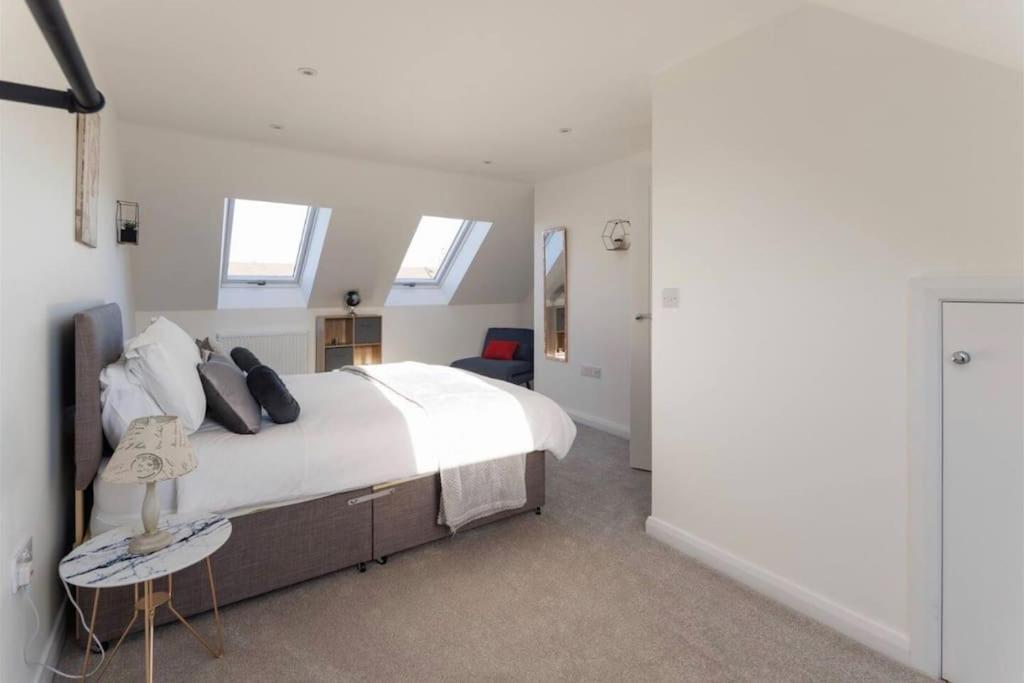 Luxury 3-Bedroom, 2-Bathroom Home Sleeps 7 People Liverpool Bagian luar foto
