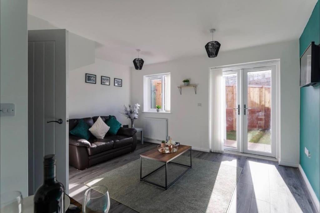 Luxury 3-Bedroom, 2-Bathroom Home Sleeps 7 People Liverpool Bagian luar foto